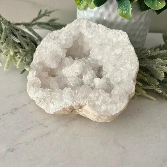White Clear Quartz Geode | 6 in | 2.2 lbs Large Sparkling Crystal Cluster - Picture 5 of 6